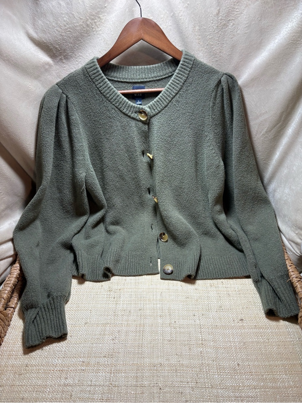 GAP Women’s L Olive Green Puff Sleeve Button Cardigan Sweater Y2K